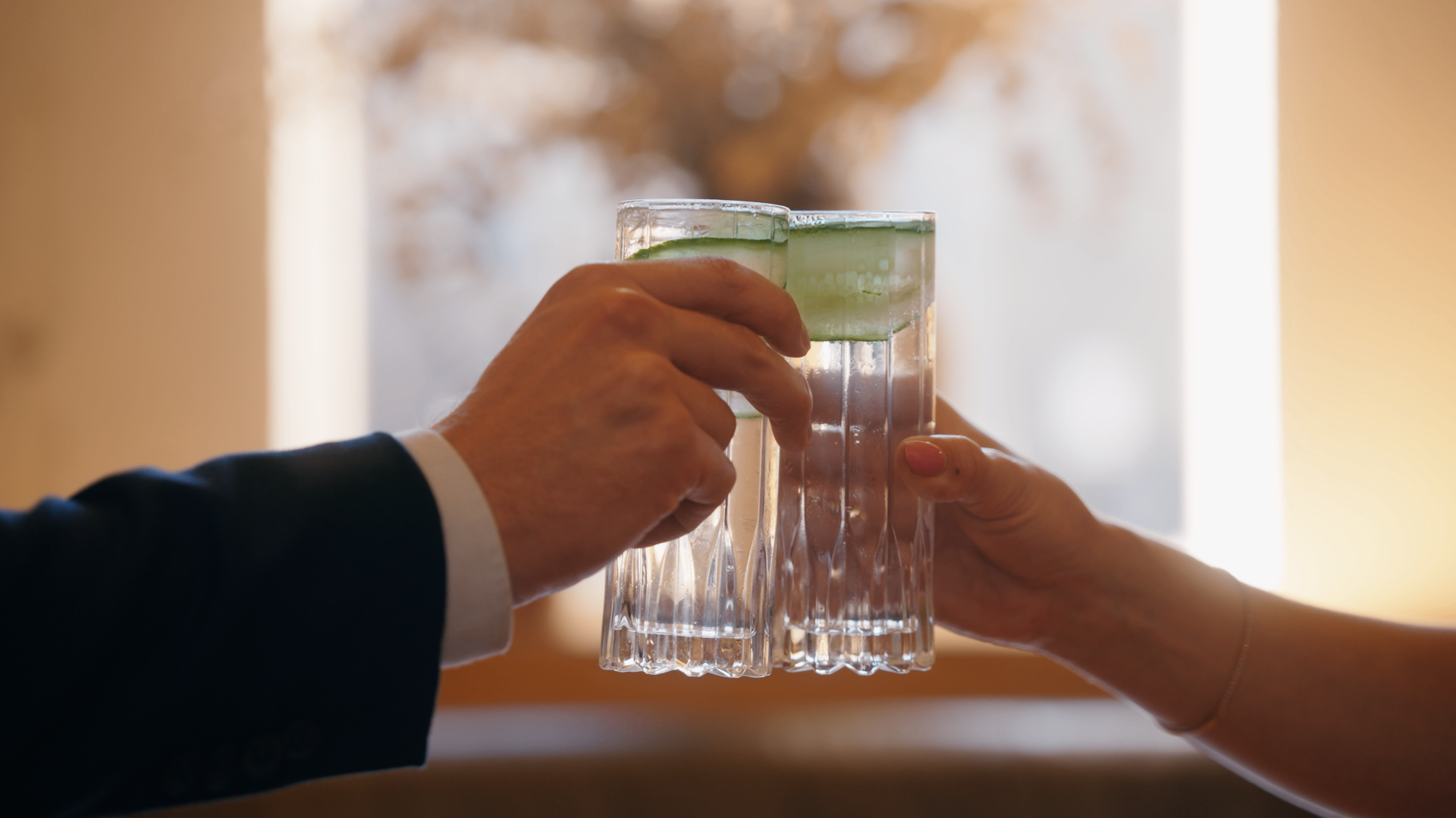 Two people meeting over cocktails